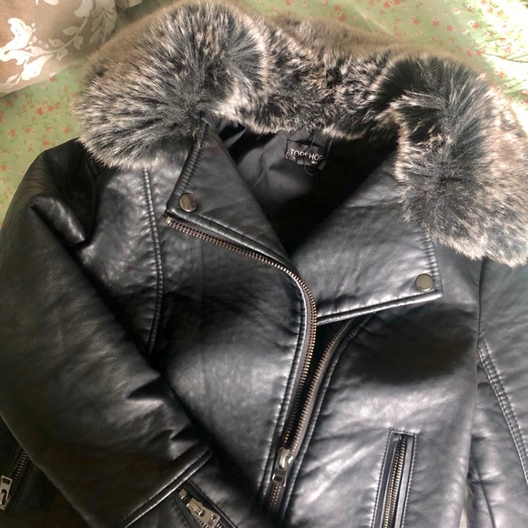 TOPSHOP MEDIUM LEATHER JACKET WITH FAUX FUR COLLAR - Picture 2 of 2